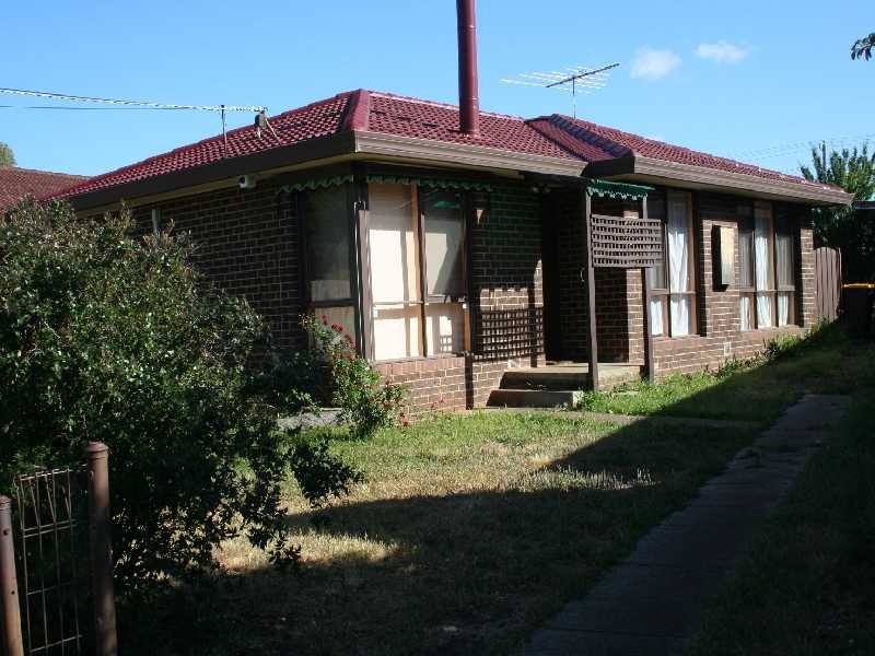 38 Falcon Drive, Melton VIC 3337