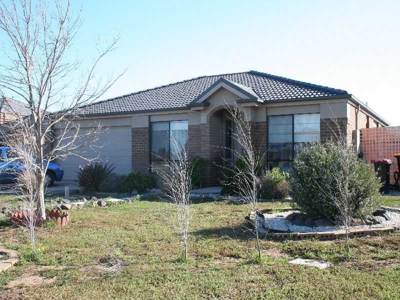 8 Hollydale Court, Melton West VIC 3337