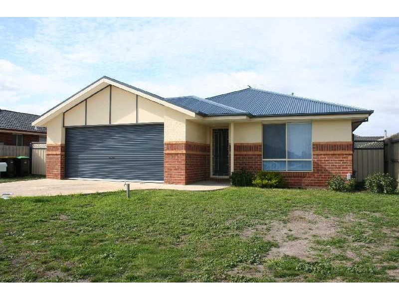 18 Staton Crescent, Melton West VIC 3337