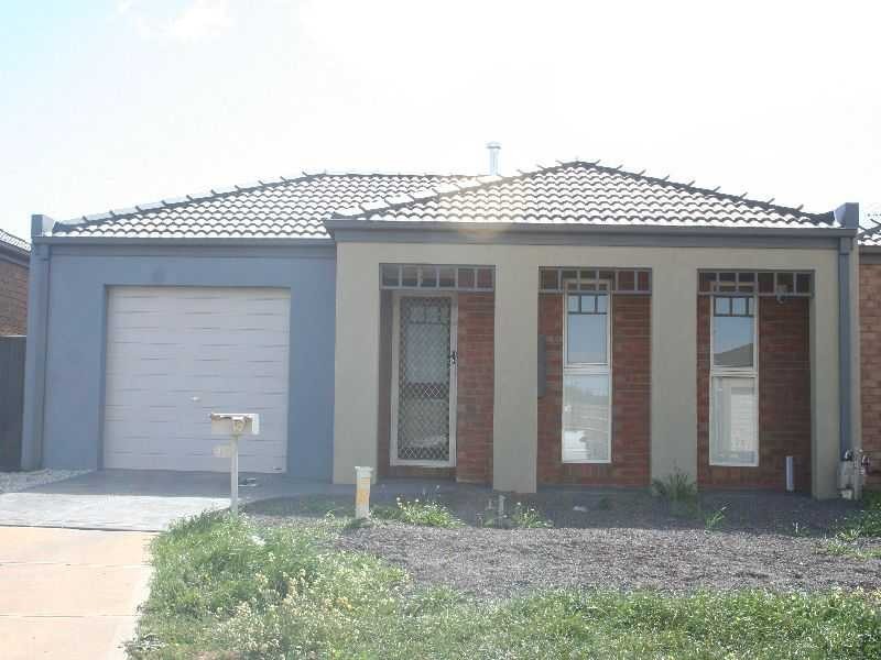 42 Fairhaven Boulevard, Melton VIC 3337