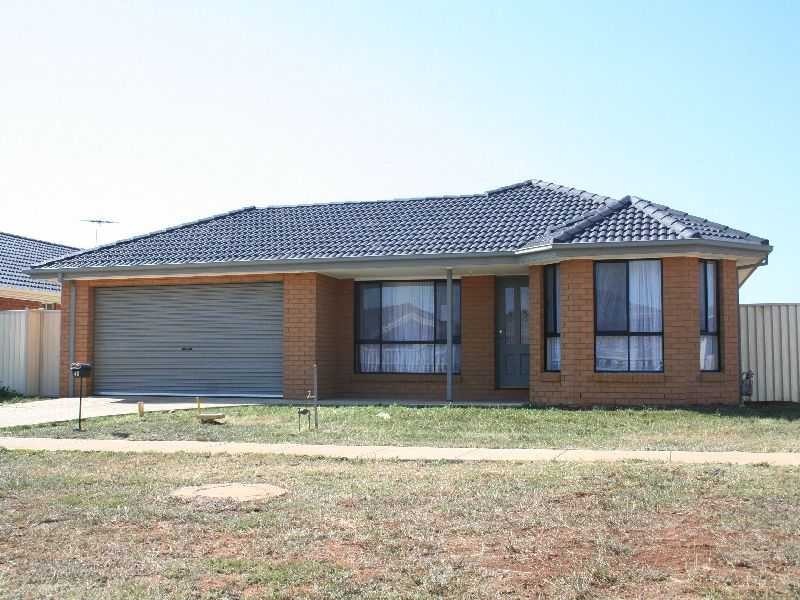 46 Scarborough Crescent, Melton VIC 3337