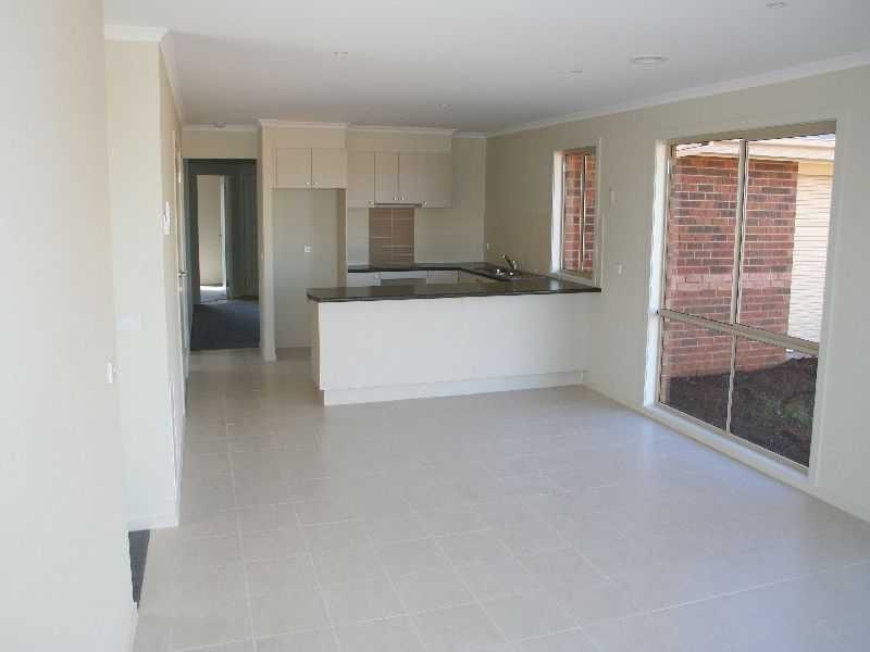 183 McBurnie Drive, Melton VIC 3337