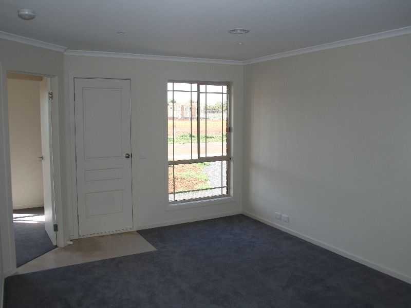 183 McBurnie Drive, Melton VIC 3337