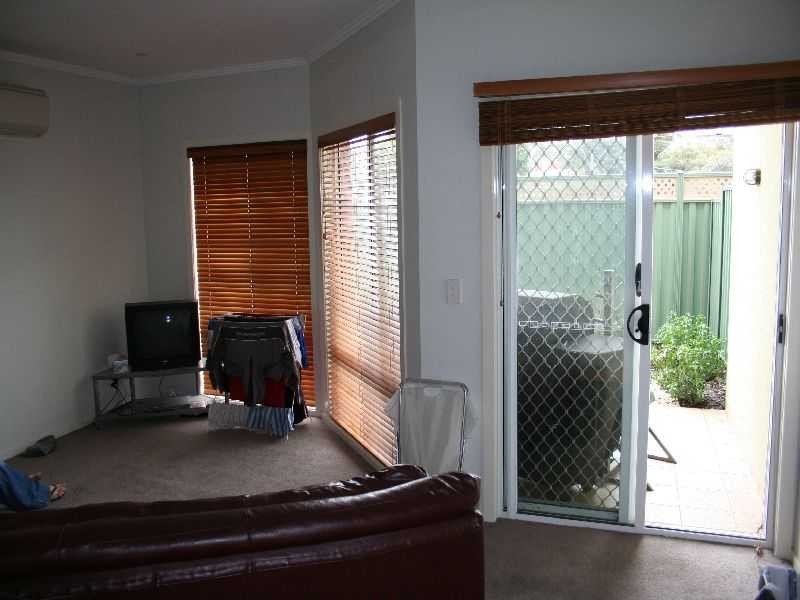 21/2 Newmarket Way, Flemington VIC 3031