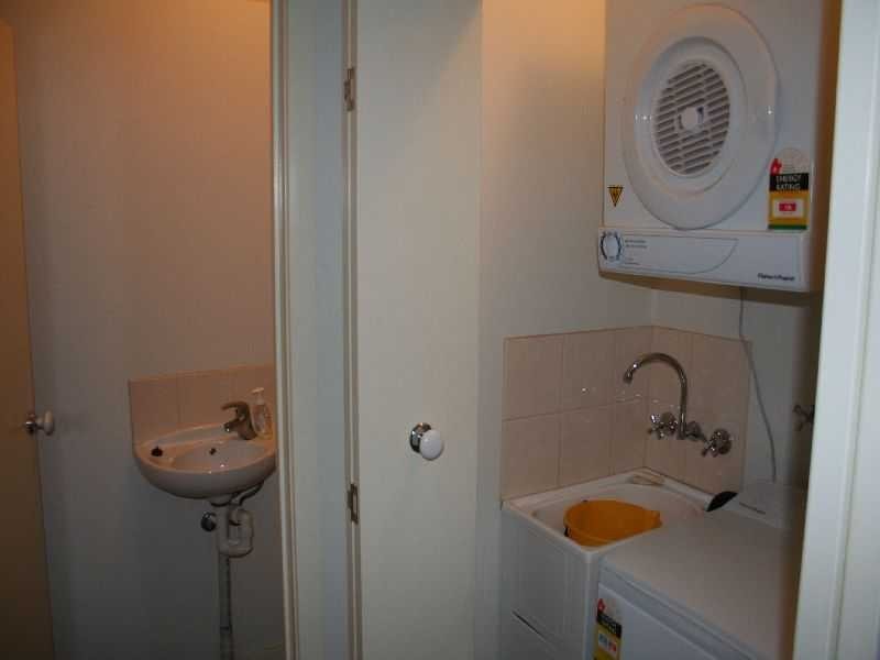 21/2 Newmarket Way, Flemington VIC 3031