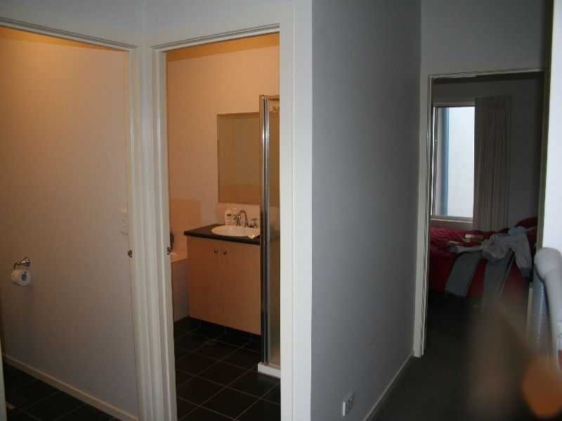 21/2 Newmarket Way, Flemington VIC 3031