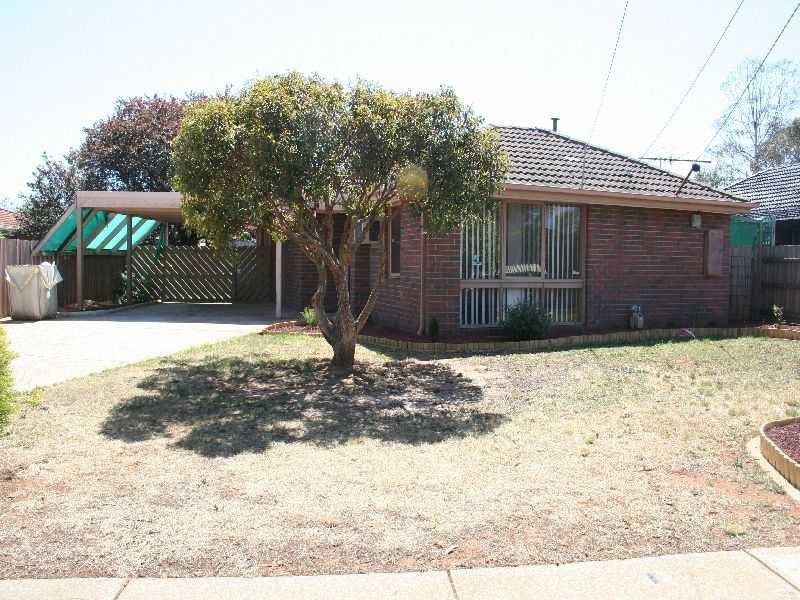 9 Hume Avenue, Melton South VIC 3338