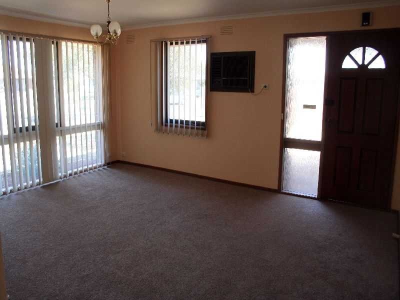 9 Hume Avenue, Melton South VIC 3338