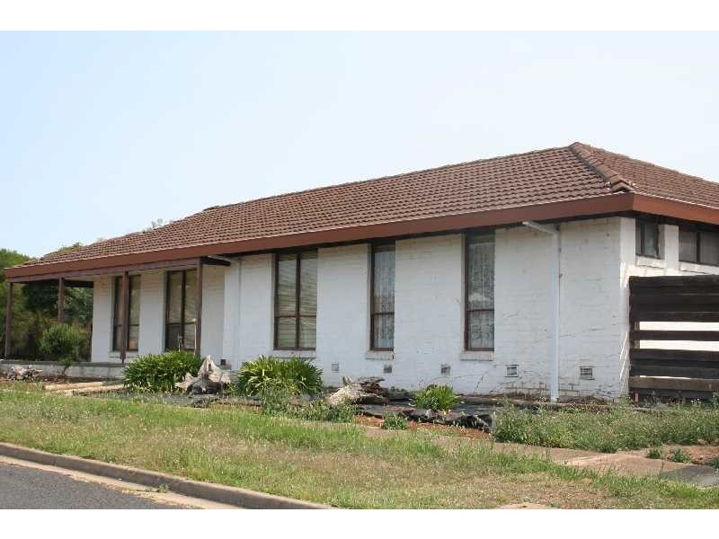 15 Balmoral, Melton West VIC 3337