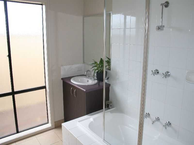 16 Murnong Mews, Melton VIC 3337