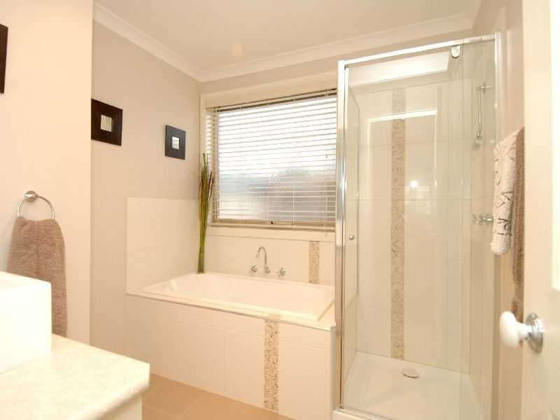 Unit 2/5 Coventry Place, Melton South VIC 3338