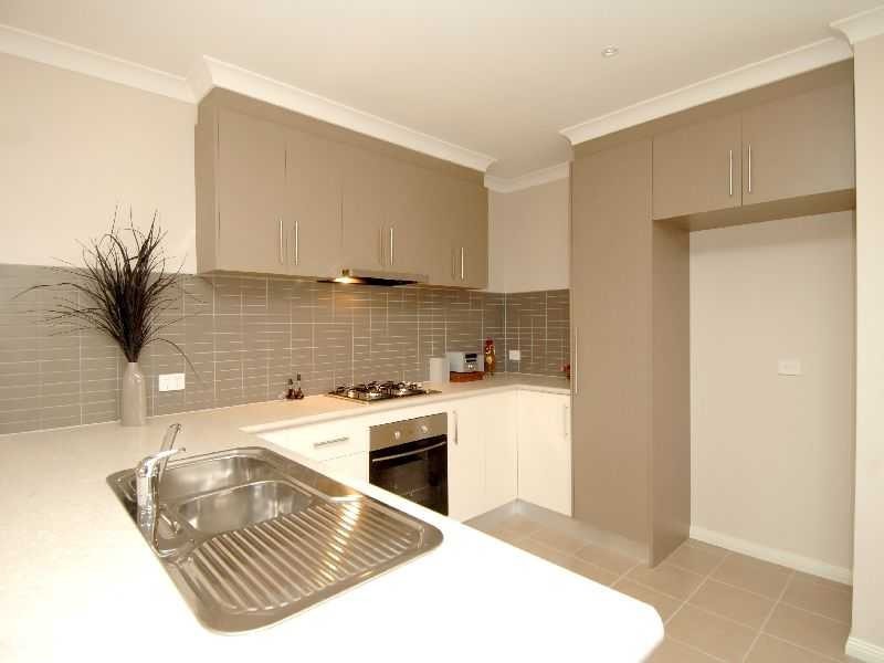 Unit 2/5 Coventry Place, Melton South VIC 3338