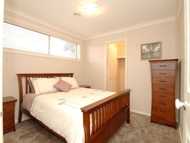 Unit 2/5 Coventry Place, Melton South VIC 3338