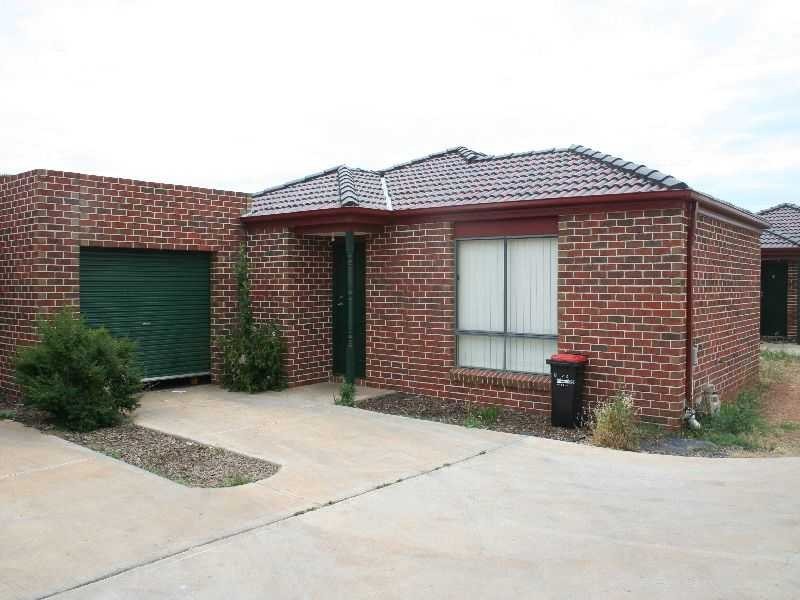 8/64 Andrew Street, Melton South VIC 3338