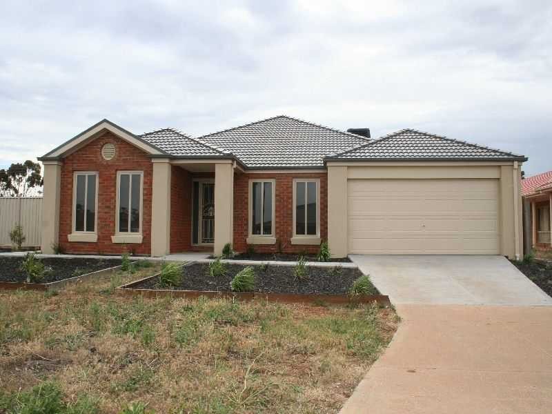 12 Stableford Chase, Melton VIC 3337