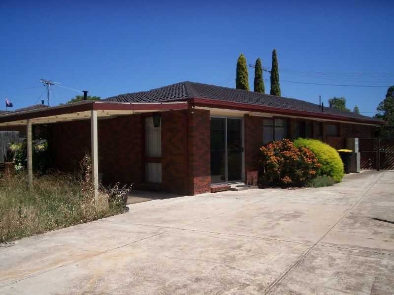 5 Bridgeford Crescent, Melton VIC 3337