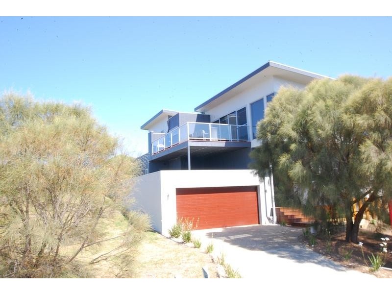 16 BLUE WATER CIRCLE, Cape Paterson VIC 3995