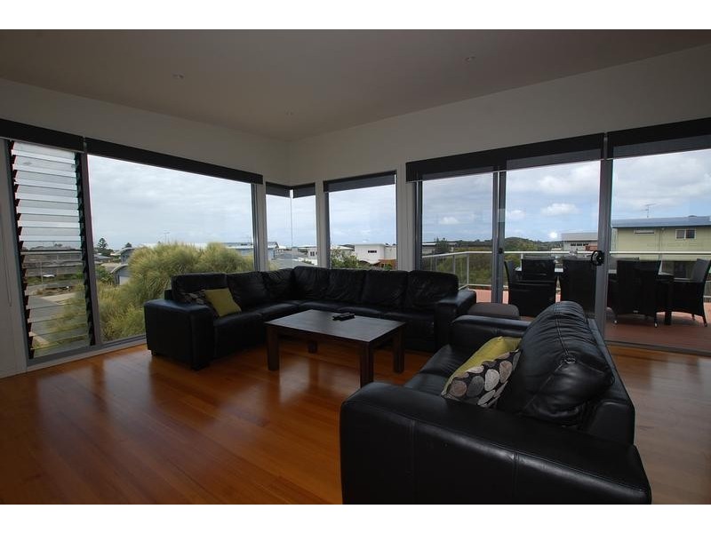 16 BLUE WATER CIRCLE, Cape Paterson VIC 3995