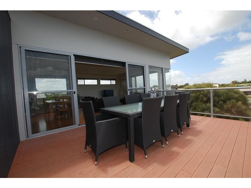 16 BLUE WATER CIRCLE, Cape Paterson VIC 3995