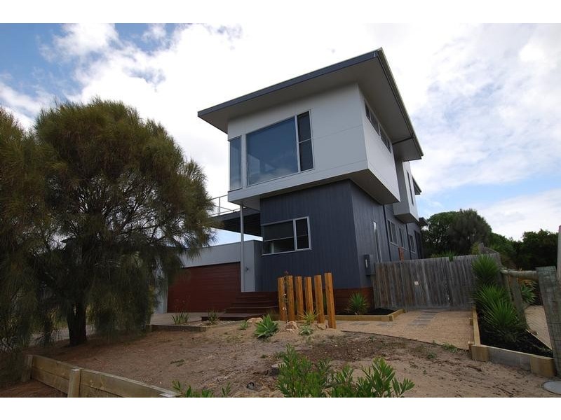 16 BLUE WATER CIRCLE, Cape Paterson VIC 3995