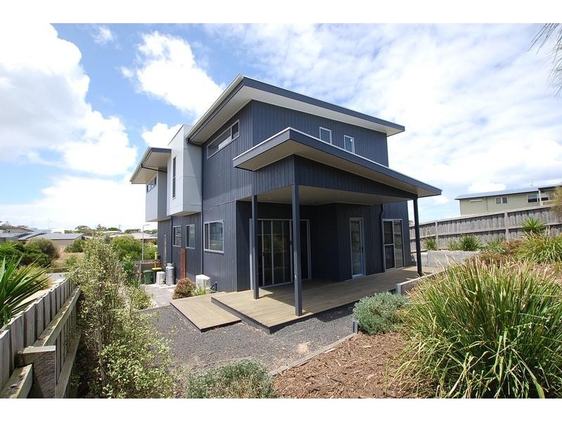 16 BLUE WATER CIRCLE, Cape Paterson VIC 3995