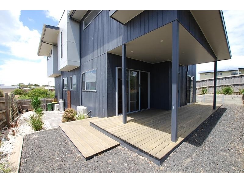 16 BLUE WATER CIRCLE, Cape Paterson VIC 3995