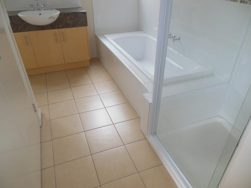 2/28 EPSOM STREET, South Dudley VIC 3995