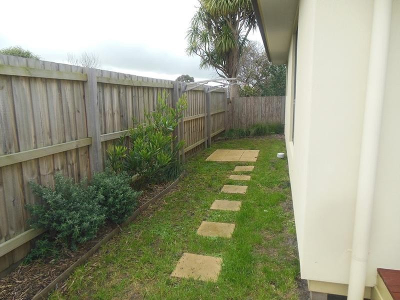 2/28 EPSOM STREET, South Dudley VIC 3995