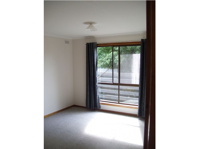 2/8 EPSOM STREET, South Dudley VIC 3995