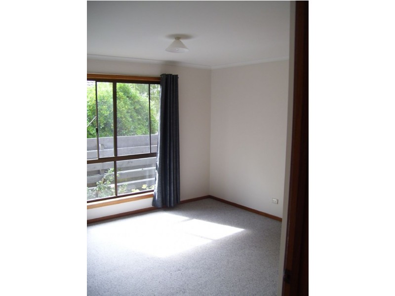 2/8 EPSOM STREET, South Dudley VIC 3995