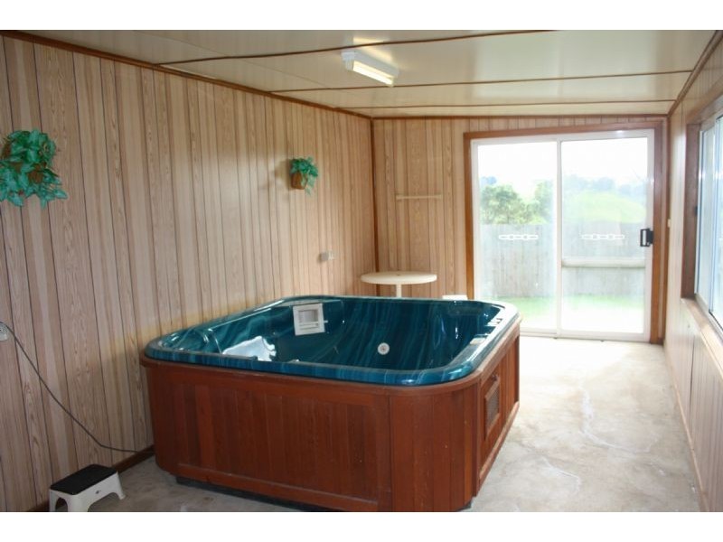 898 SHEEPWAY ROAD, Loch VIC 3945