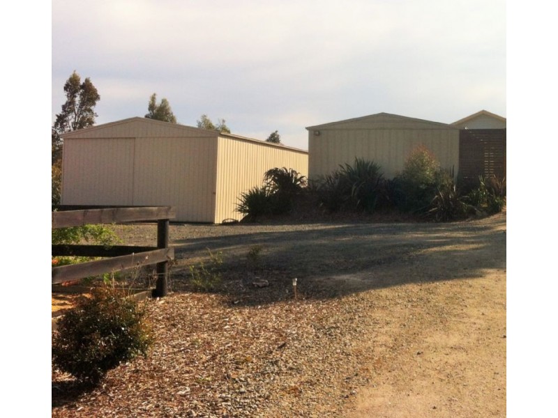 10 BAKER ROAD, Loch VIC 3945