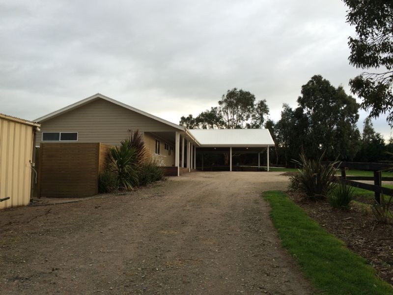 10 BAKER ROAD, Loch VIC 3945