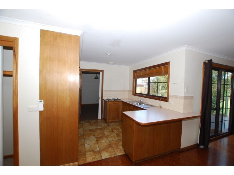 8 HENRY STREET WEST, Wonthaggi VIC 3995