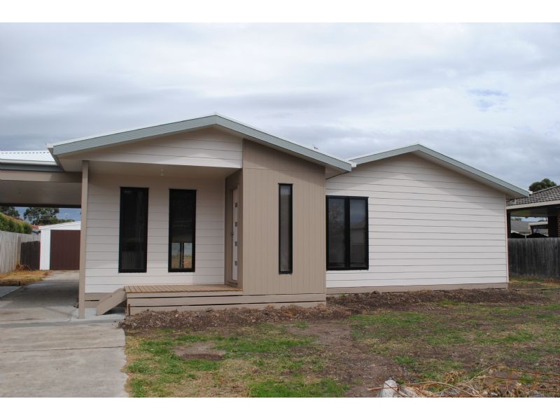 17 HENRY STREET EAST, Wonthaggi VIC 3995