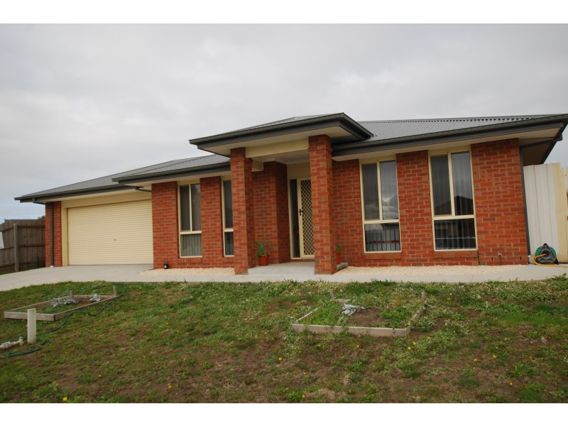 18 BRYDEN DVE, Wonthaggi VIC 3995