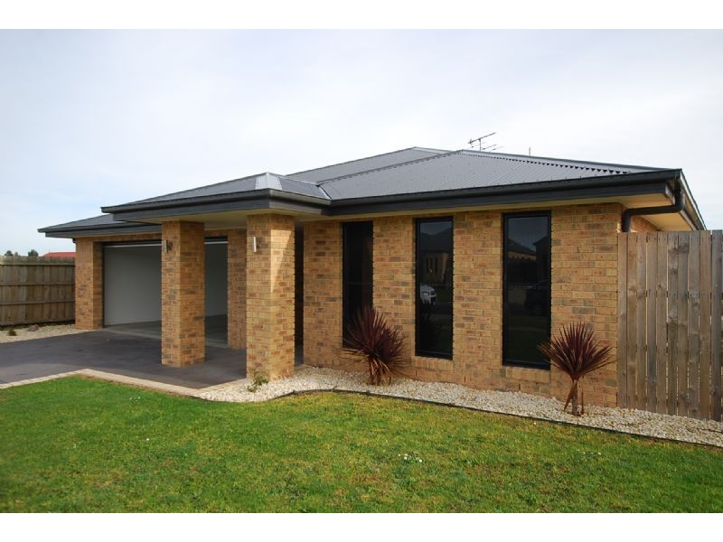 34 PEVERILL CRESCENT, Wonthaggi VIC 3995