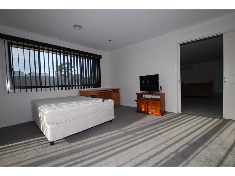 34 PEVERILL CRESCENT, Wonthaggi VIC 3995