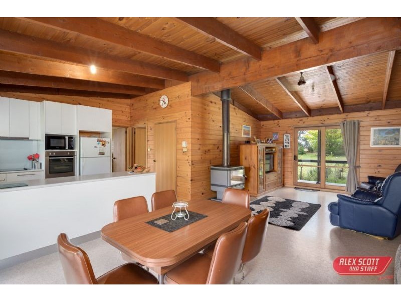 525 LYNNES ROAD, Wattle Bank VIC 3995