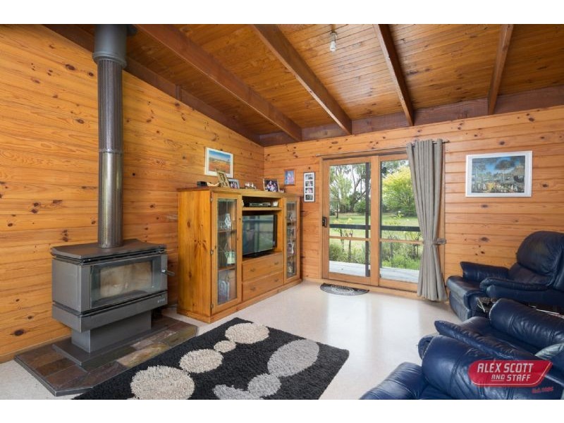 525 LYNNES ROAD, Wattle Bank VIC 3995