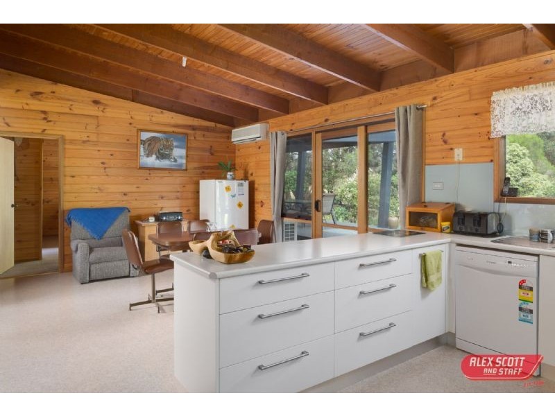 525 LYNNES ROAD, Wattle Bank VIC 3995