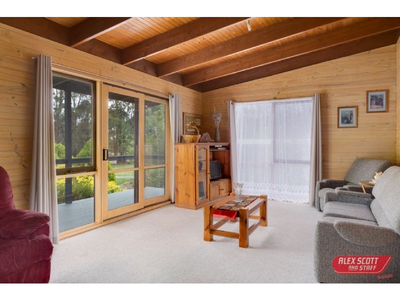 525 LYNNES ROAD, Wattle Bank VIC 3995