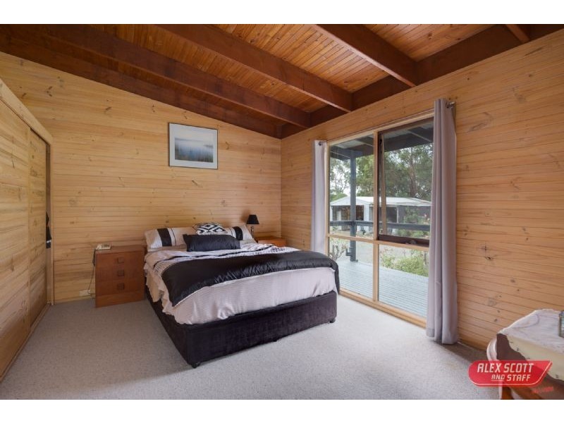 525 LYNNES ROAD, Wattle Bank VIC 3995