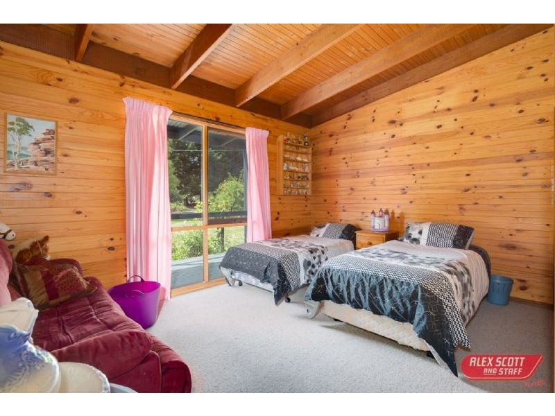 525 LYNNES ROAD, Wattle Bank VIC 3995