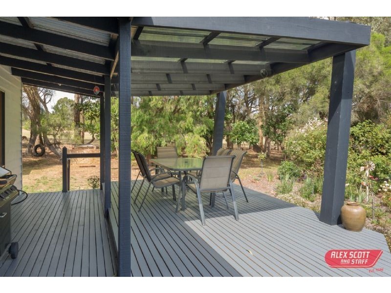 525 LYNNES ROAD, Wattle Bank VIC 3995