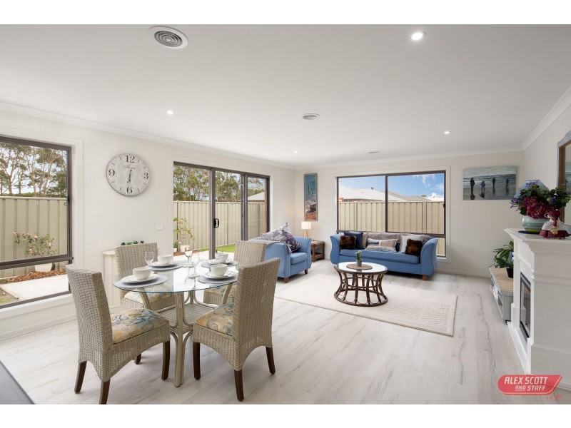 4 SILVEREYE CIRCUIT, Wonthaggi VIC 3995