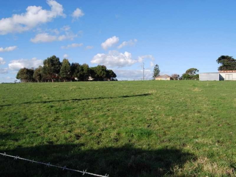 21 WALKER STREET, Dalyston VIC 3992