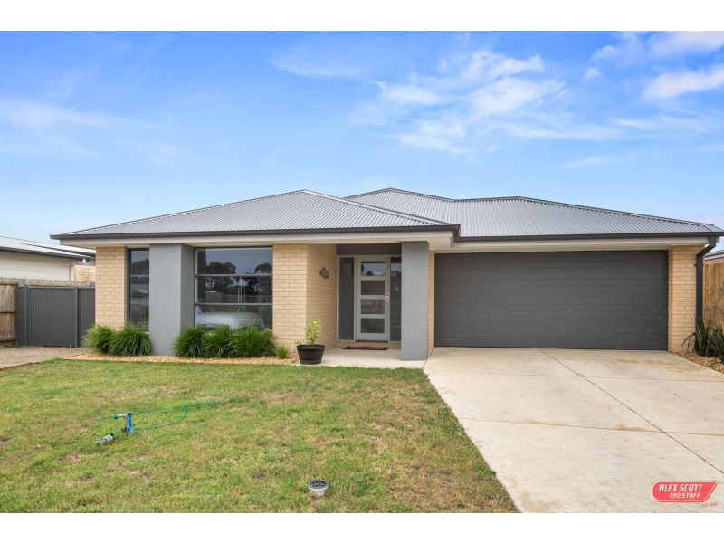 15 CITADEL WAY, Inverloch VIC 3996