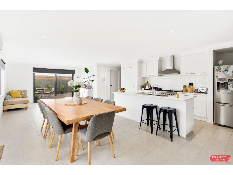 15 CITADEL WAY, Inverloch VIC 3996