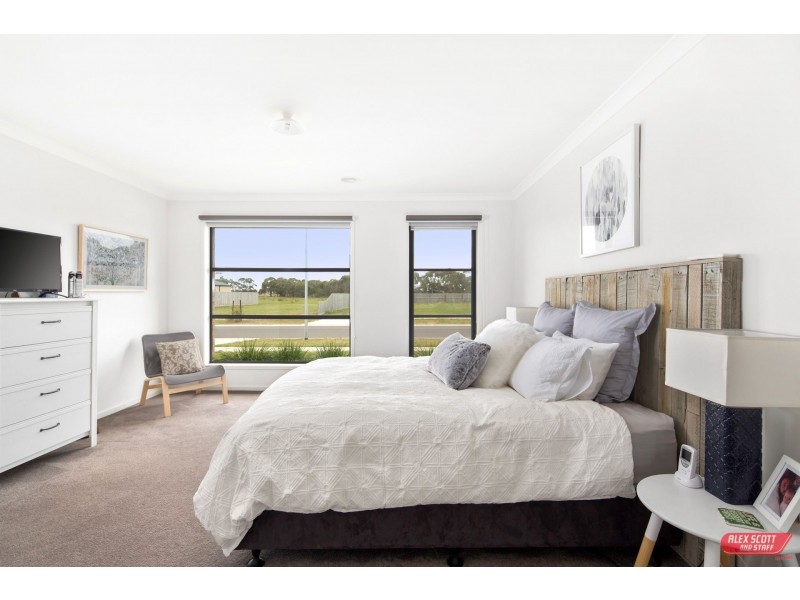 15 CITADEL WAY, Inverloch VIC 3996